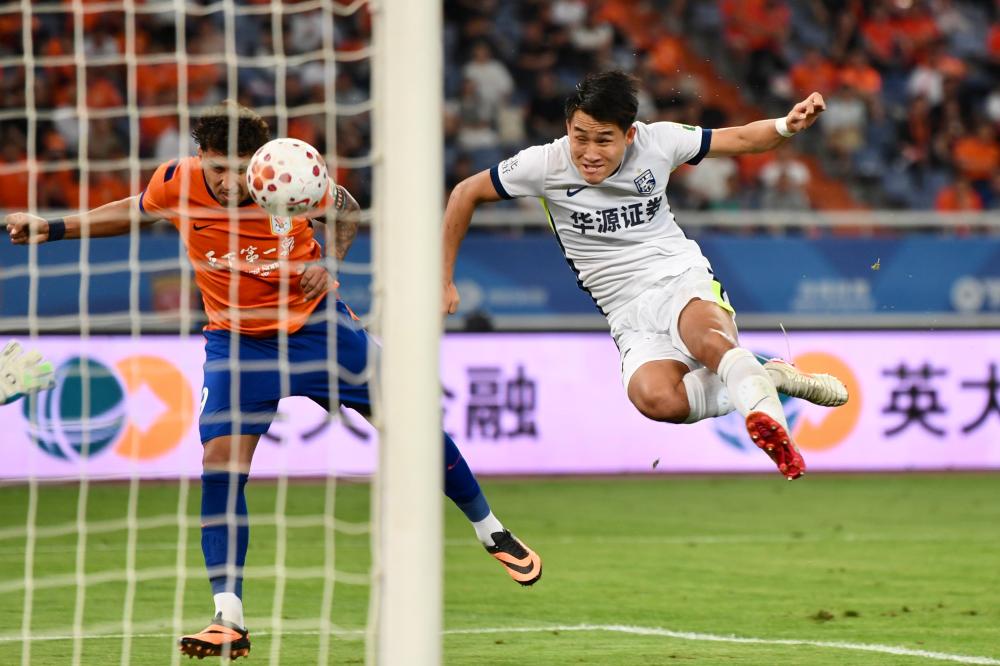 范德萨传奇生涯回顾与现代足球门将技术演变解析